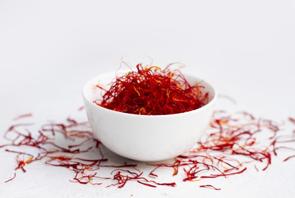white tea cup with saffron in it
